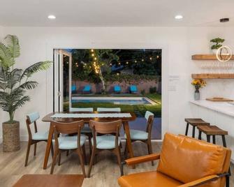 Beautiful Sherman Oaks 3bd Home With Poo - Los Angeles - Dining room