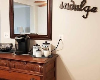 Sarnia Central Six - Big 6 Br 2 Ba - Patio And Bbq - Sarnia - Zimmerausstattung