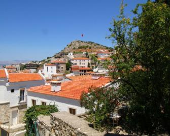 Cesme Kale Tas Apart - Cesme