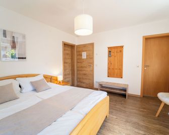 Gästehaus Mack - Mosel Rooms & Restaurant - Trittenheim