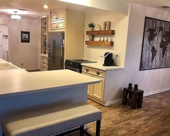 Cowboy Charm Golf Cart Available Backyard Bliss River Ranch Access - River Ranch - Kitchen