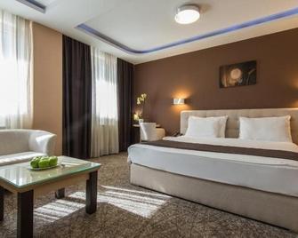 Garni Hotel Aveny - Čačak - Camera da letto