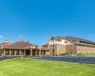 Quality Inn and Suites Bedford West - Bedford - Будівля
