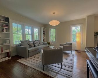 -Private renovated farmhouse along the Hudson surrounded by State Park Land - Athens - Wohnzimmer