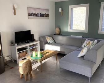 Family home with 3 bedrooms between town and beach - Erdeven - Wohnzimmer