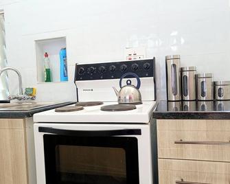 Best location 1-Bed Apartment in Harare - Harare - Kitchen