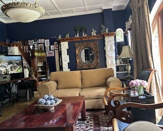 Pebble Fountain Guesthouse - Pretoria - Living room