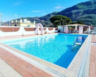 Paradise Relais Villa Janto' - Casamicciola Terme - Piscina