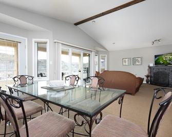 Paradise Canyon Golf Resort - Signature Condo 382 - Lethbridge - Spisestue