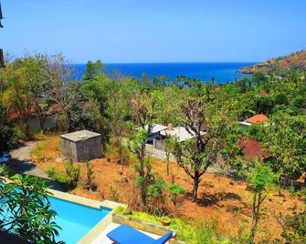 Anugerah Villas - Abang - Piscina