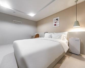 Yeongcheon Hotel Shop - Yeongcheon - Bedroom