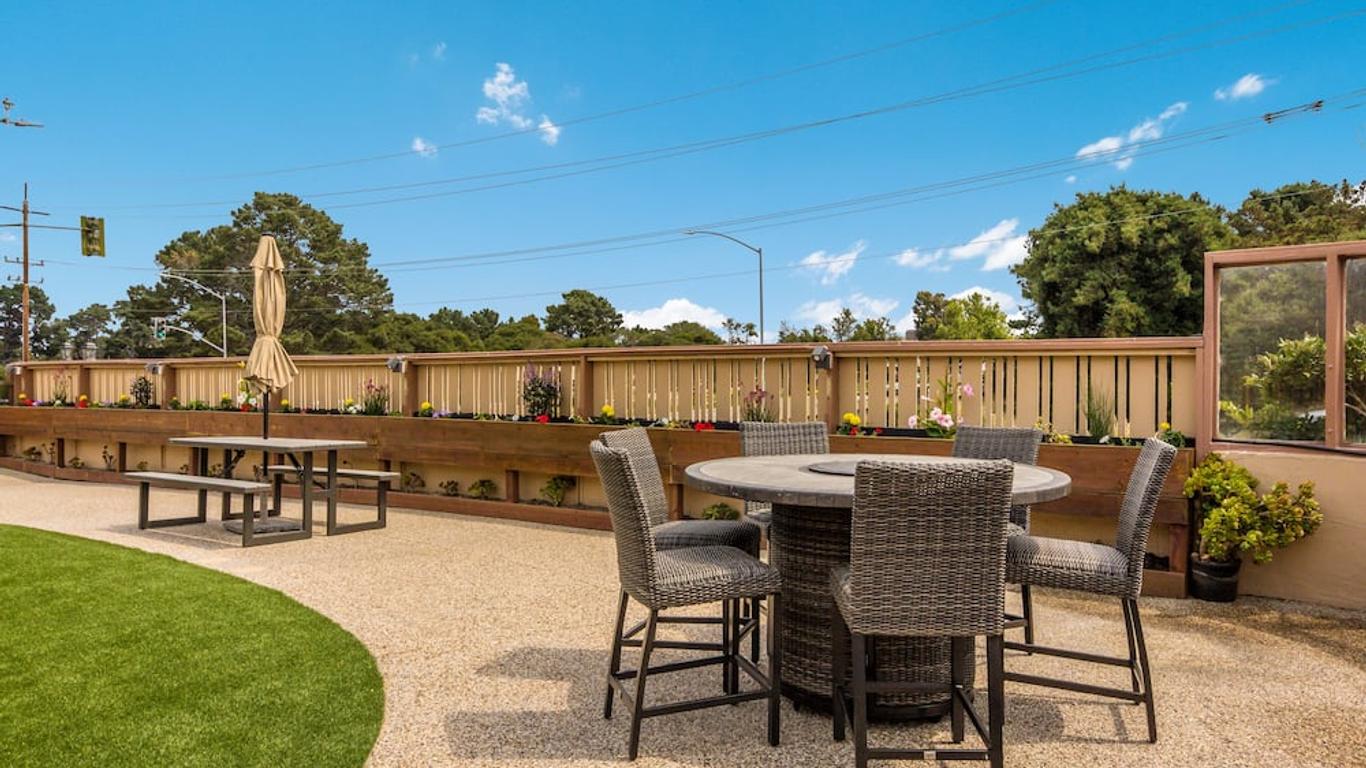 คาร์เมล ฮิลล์ ลอดจ์