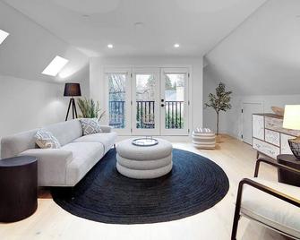 Home in the Heart of Kitsilano - Steps from the beach! - Vancouver