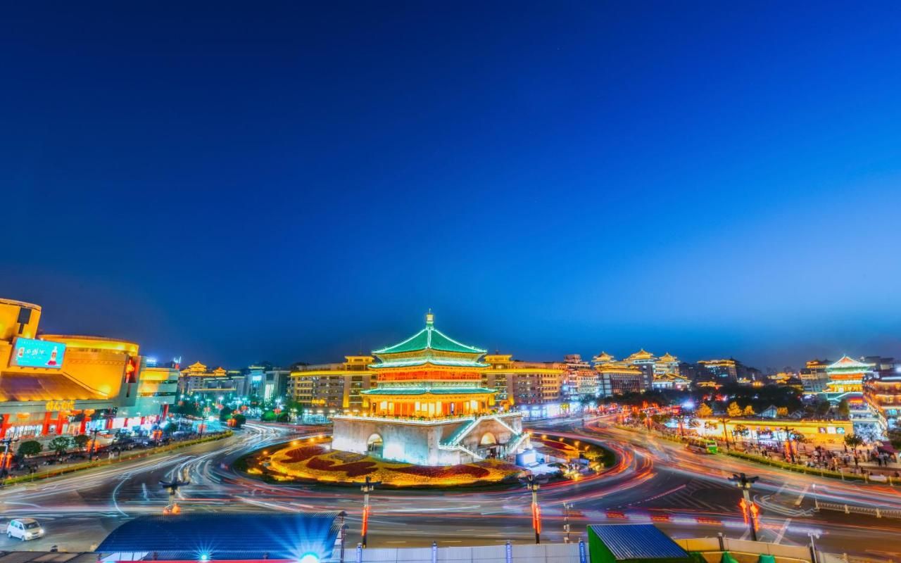 Center Hotel Xi'an Bell Tower thumbnail 3