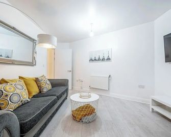Impressive Central London Balcony Apartment - London - Wohnzimmer