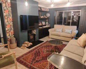 Cotswold Stay - Burford - Living room