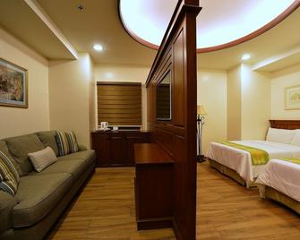 Paragon Hotel And Suites - Baguio - Bedroom