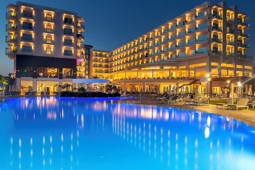 نيسيبلو بيتش ريزورت - آيا نابا - حوض السباحة