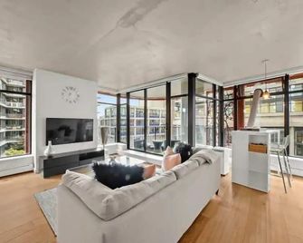 Modern Condo in Downtown Two Bedroom Par - Vancouver