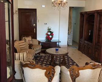 New Maadi Apartment - Cairo - Living room