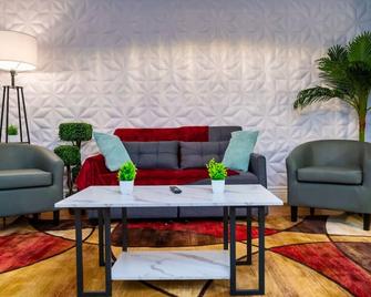 Cozy Central First Fl Apt~North Buffalo near Falls - Buffalo - Living room