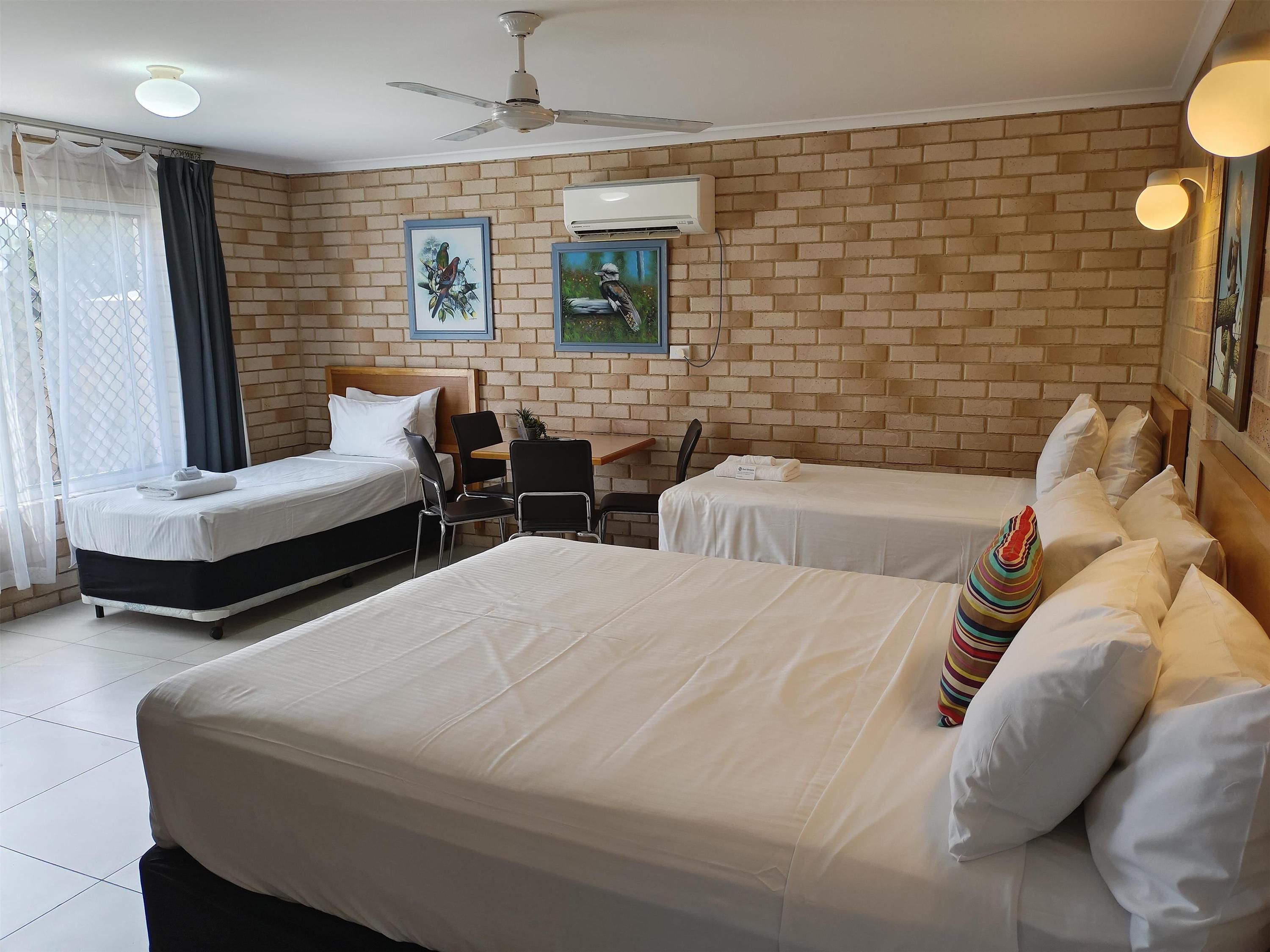 بست ويستيرن آمباسادور موتور لودج