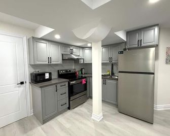 Modern 2br Suite Private Entrance Parking New - Вудсток - Кухня