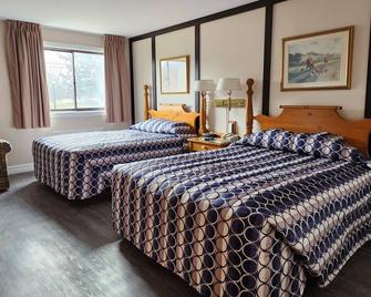 Mcintosh Country Inn & Conference Centre - Morrisburg - Bedroom