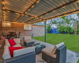 Beautiful 5br Houston Designer Villa - Houston - Patio