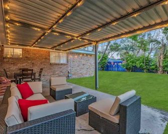 Beautiful 5br Houston Designer Villa - هيوستن - شرفة مرصوفة