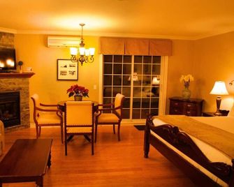 St-Sauveur Lovely King Studio - Piedmont - Living room