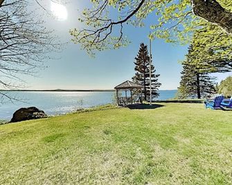Waterfront Oasis - Trenton