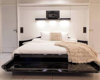 Black & White Suite & Spa - Sauna & Jacuzzi - Gif-sur-Yvette - Chambre