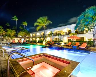 Talk of the Town Hotel and Beach Club - Oranjestad - Pool
