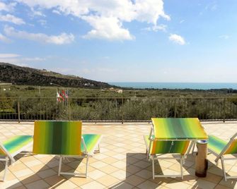 Hotel Apeneste - Mattinata - Balcony