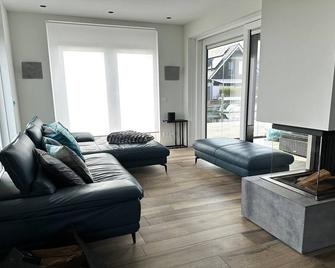 Holiday Home in Stavoren by Private Jetty, cleaning included - Stavoren - Living room