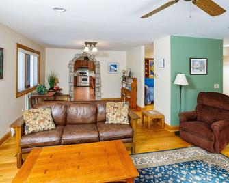 Home on 5 Acres in Ellison Bay! - Ellison Bay - Living room