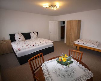 Idyllic apartment at the foot of the Buchenwald Grumsin World Heritage Site - Angermünde - Slaapkamer