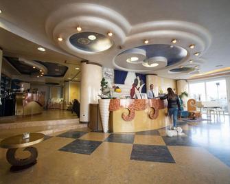 La Gradisca Hotel Rimini - רימיני - דלפק קבלה