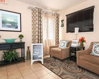 Relax and Unwind! Pet-friendly, Kitchenette, Near Angel Stadium - Garden Grove - Obývací pokoj