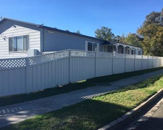 Green Meadow - Nowra - Building