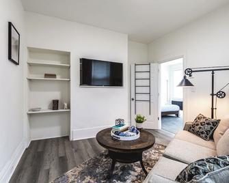 Little Italy Lodge-2 Bedroom Stay in Bloomfield - Pittsburgh - Sala de estar
