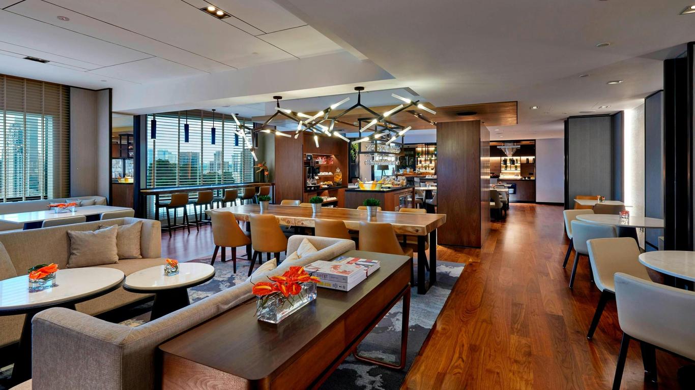 Renaissance Kuala Lumpur Hotel & Convention Centre