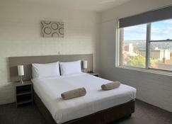 Adina Place Motel Apartments - Launceston - Bedroom