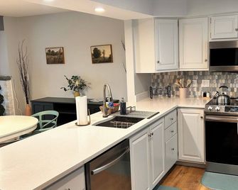 Soothing family-friendly townhome in Quechee Lakes - Hartford - Cocina