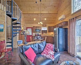 Hot Tub and Views Charming Bryson City Cabin! - Bryson City - Living room