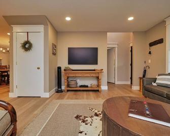 Peaceful pet & family friendly MotherLode Cabin - steps to historic Sutter Creek - Sutter Creek