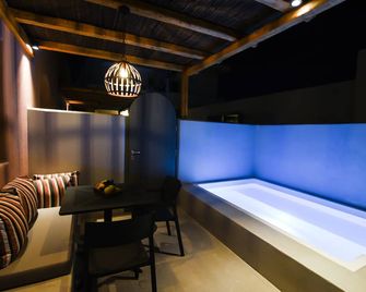 Terra Nera Suites - Agios Georgios - Spa