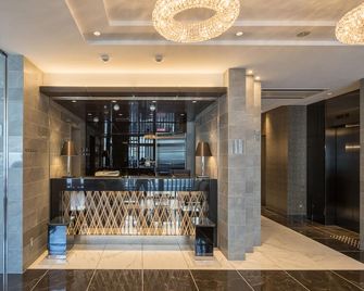 Hotel. Links Namba - אוסקה - לובי
