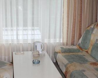 Mirana Family Hotel - Burgas - Bedroom